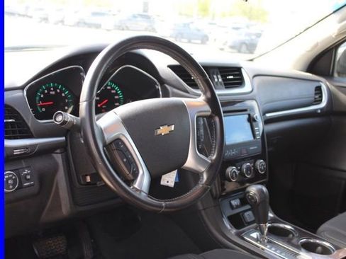 Used 2017 Chevrolet Traverse LT FWD image 15