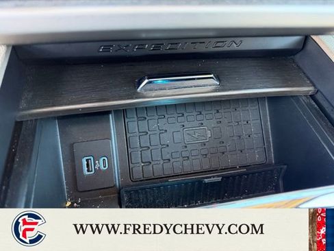 Used 2024 Ford Expedition Limited image 19