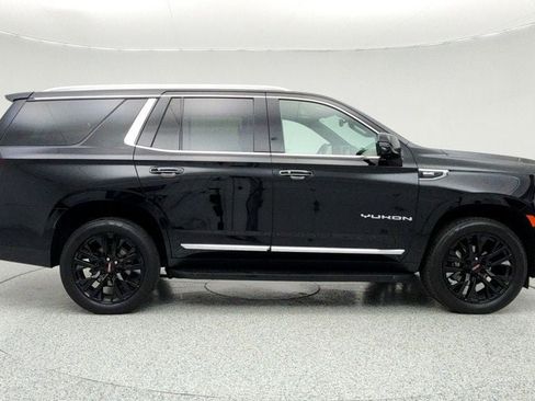 Used 2021 GMC Yukon SLT w/ SLT Premium Package image 4