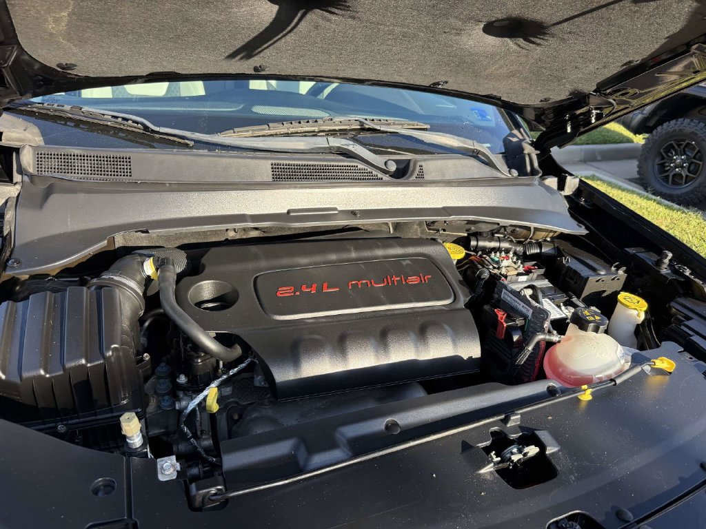 Used 2019 Jeep Compass Latitude FWD image 13