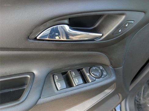 Used 2024 Chevrolet Equinox LT image 17