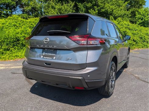Used 2024 Nissan Rogue SV FWD image 5