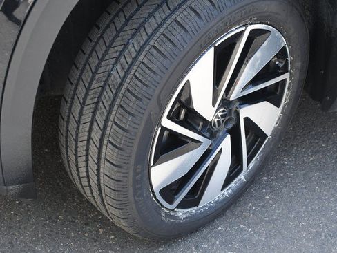 Used 2024 Volkswagen Atlas SEL AWD/4WD image 11