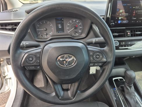 Used 2025 Toyota Corolla LE FWD image 9