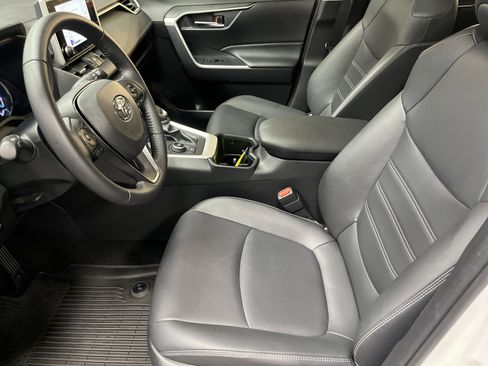 Used 2025 Toyota RAV4 XLE Premium AWD/4WD image 16