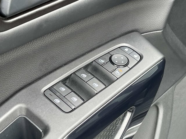 Used 2025 Nissan Pathfinder SV AWD/4WD image 28