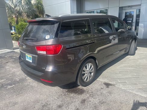 Used 2015 Kia Sedona LX w/ LX Convenience Package image 5