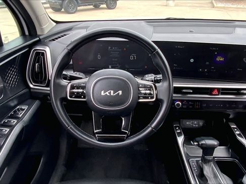 Used 2024 Kia Sorento S image 5