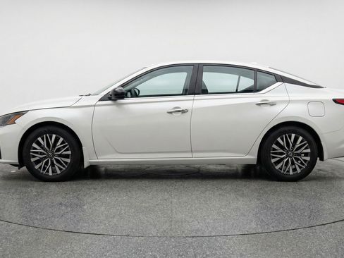 Used 2025 Nissan Altima 2.5 SV image 5