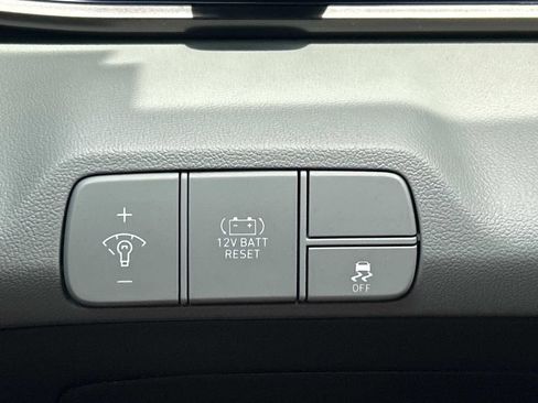 Used 2025 Hyundai Elantra Limited FWD image 28
