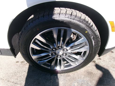 Used 2017 Cadillac XT5 Premium Luxury w/ Driver Assist Package image 7