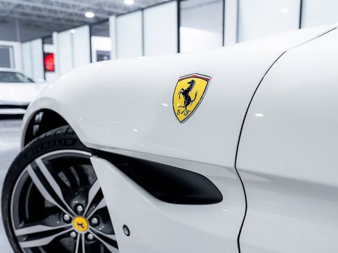 Used 2020 Ferrari Portofino RWD image 20