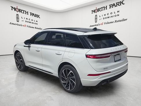 Used 2025 Lincoln Corsair Grand Touring AWD/4WD image 3