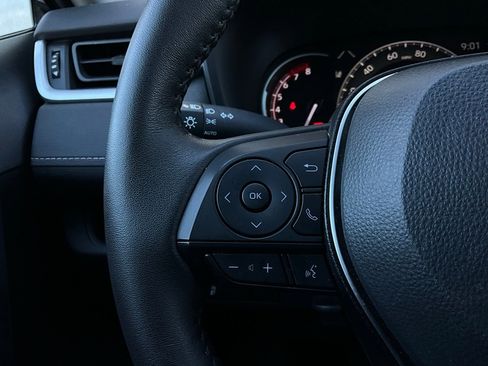 Used 2025 Toyota RAV4 XLE image 34