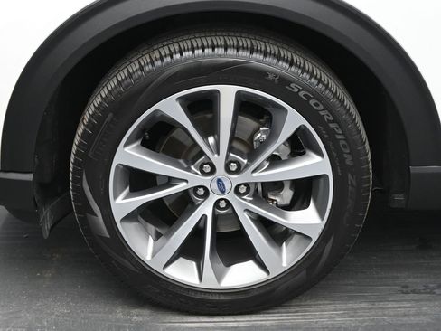 Certified 2025 Ford Explorer Platinum w/ Ultimate Package image 33