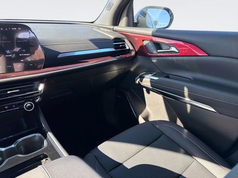 New 2026 Chevrolet Traverse Z71 w/ Enhanced Driving Package image 18