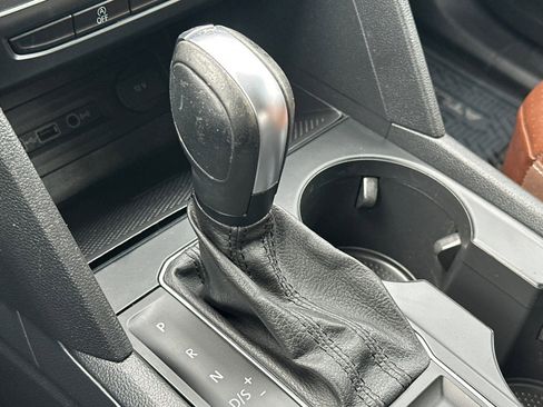 Used 2021 Volkswagen Atlas SE w/ Towing Package image 25