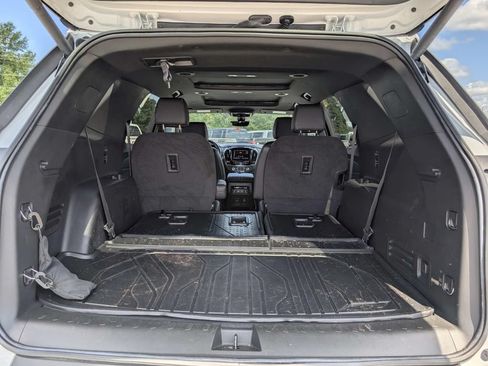 Used 2023 Chevrolet Traverse RS w/ LPO, Floor Liner Package AWD/4WD image 9