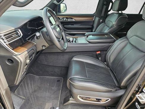 Used 2023 Jeep Grand Wagoneer Series II image 16