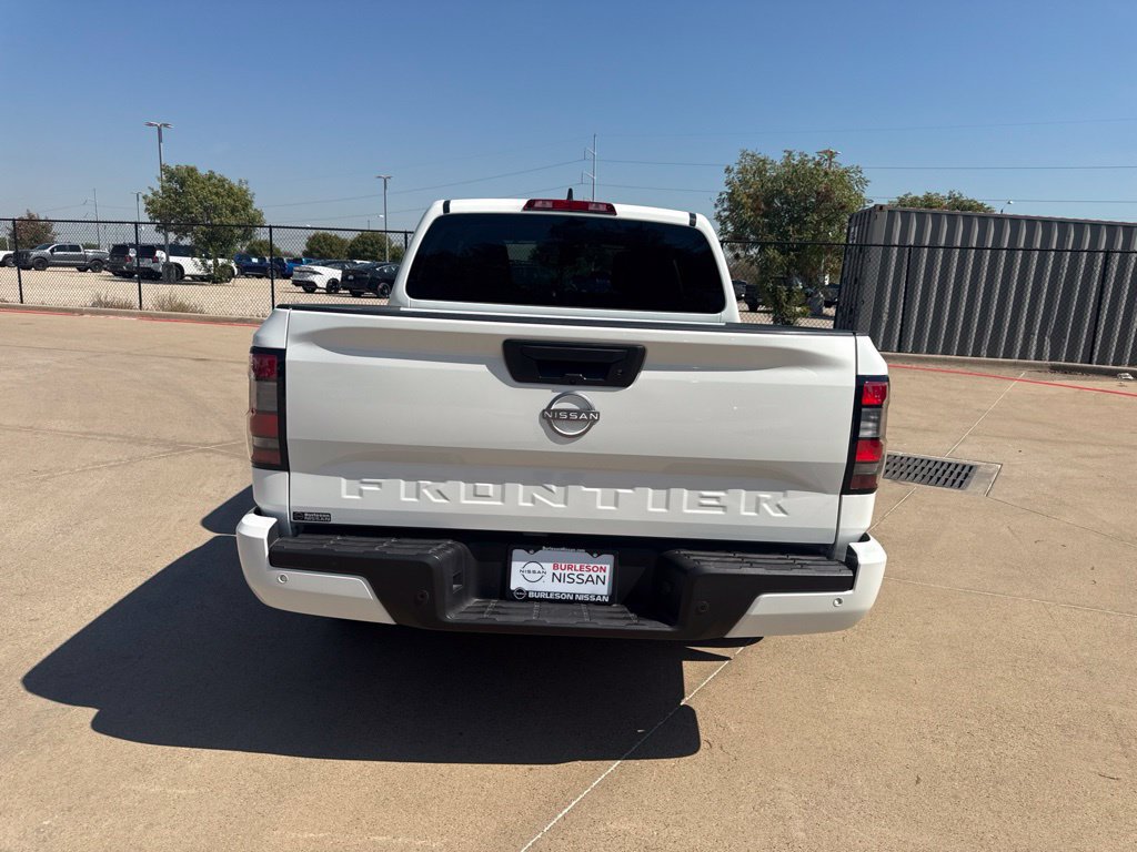 Used 2025 Nissan Frontier SV RWD image 4