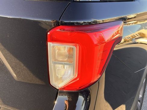 Used 2022 Ford Explorer XLT w/ Equipment Group 202A image 34