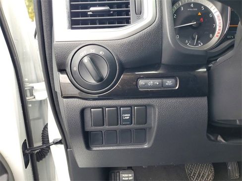 Used 2019 Nissan Titan SV image 13