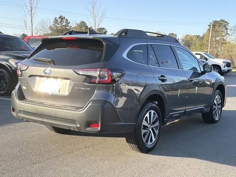 Used 2025 Subaru Outback Premium image 3