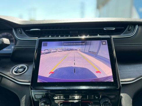 Used 2022 Jeep Grand Cherokee Limited image 28