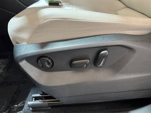Used 2021 Volkswagen Tiguan SE AWD/4WD image 19