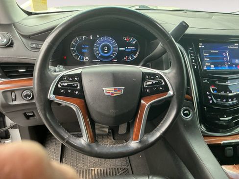 Used 2017 Cadillac Escalade Premium Luxury RWD image 12