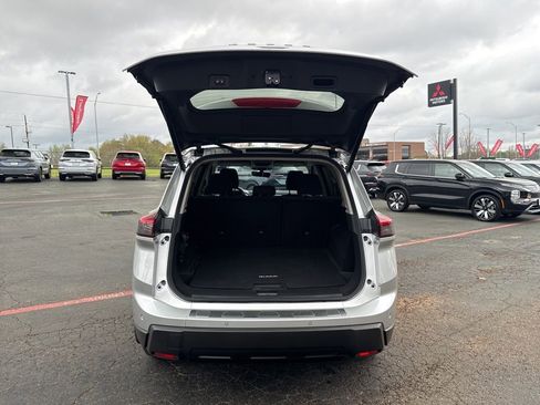 Used 2024 Nissan Rogue SV image 7