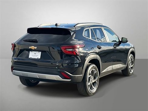 Used 2024 Chevrolet Trax LT w/ LT Convenience Package image 23