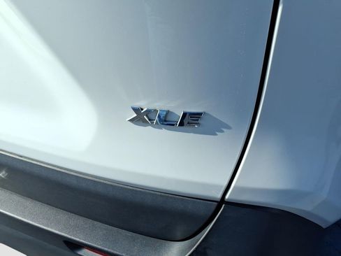 Used 2023 Toyota RAV4 XLE Premium image 10