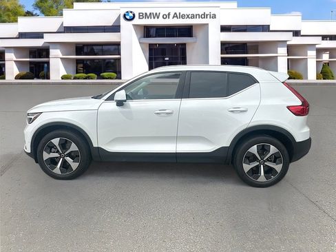 Used 2023 Volvo XC40 B5 Plus w/ Driver Assist Package AWD/4WD image 4