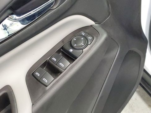 Used 2021 Chevrolet Equinox LS w/ LS Convenience Package AWD/4WD image 20