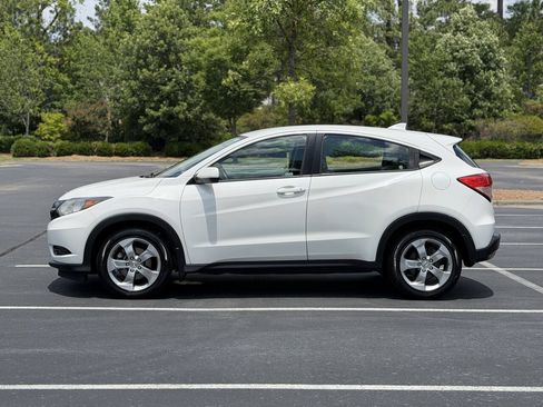 Used 2018 Honda HR-V LX image 4