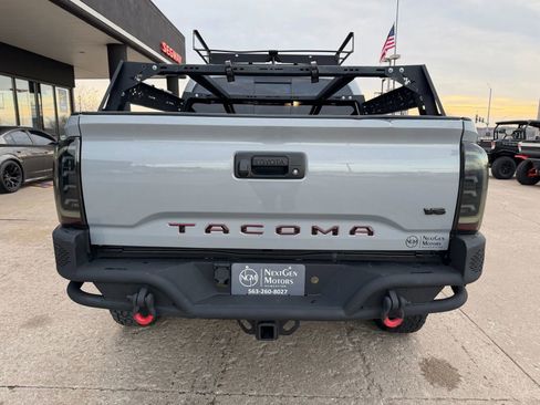 Used 2018 Toyota Tacoma TRD Off-Road image 7