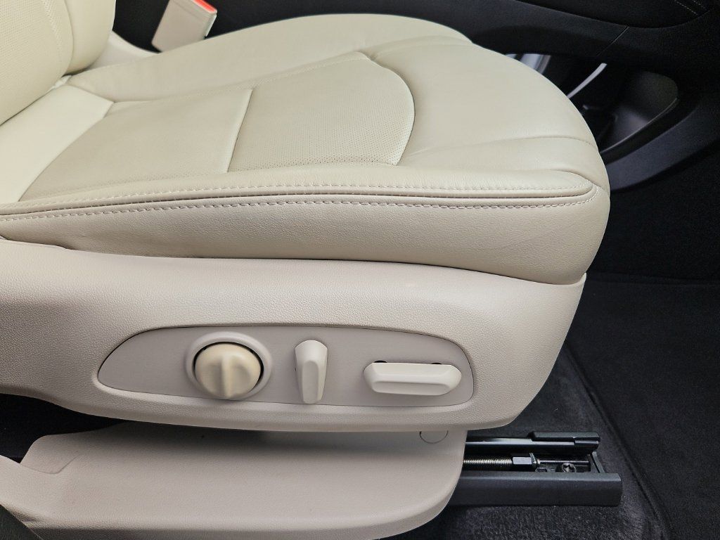 Used 2019 Buick Enclave Essence FWD image 23