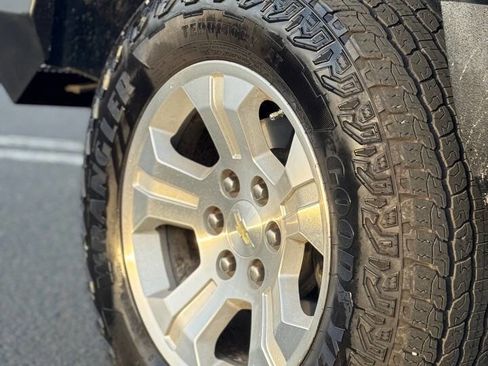 Used 2018 Chevrolet Silverado 1500 LT w/ All Star Edition image 10