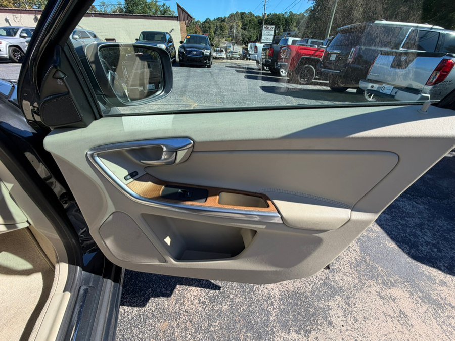 Used 2015 Volvo XC60 T6 AWD/4WD image 17