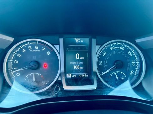 Used 2017 Toyota Tacoma Limited image 18