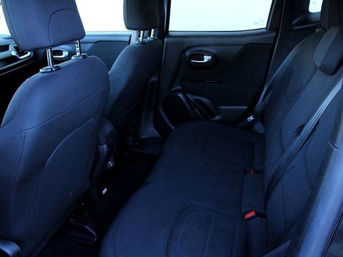 Used 2019 Jeep Renegade Latitude w/ Popular Equipment Group image 16