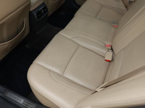 Used 2011 Hyundai Genesis 3.8 RWD image 10
