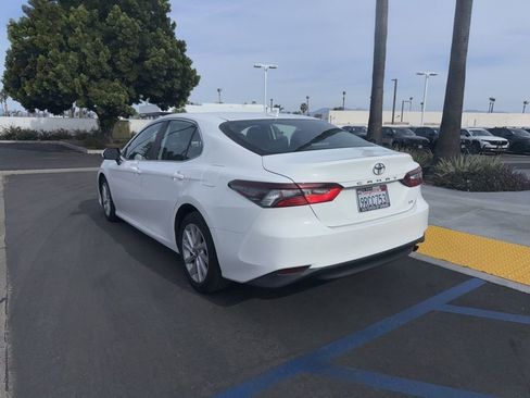 Used 2021 Toyota Camry LE image 14