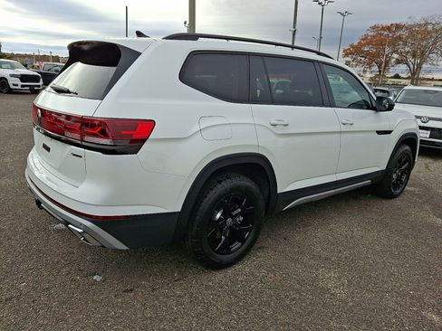 New 2026 Volkswagen Atlas Peak Edition image 5