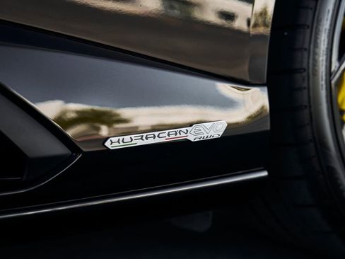 Used 2021 Lamborghini Huracan EVO image 6