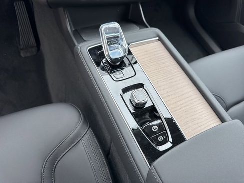 New 2025 Volvo XC90 T8 Plus image 17