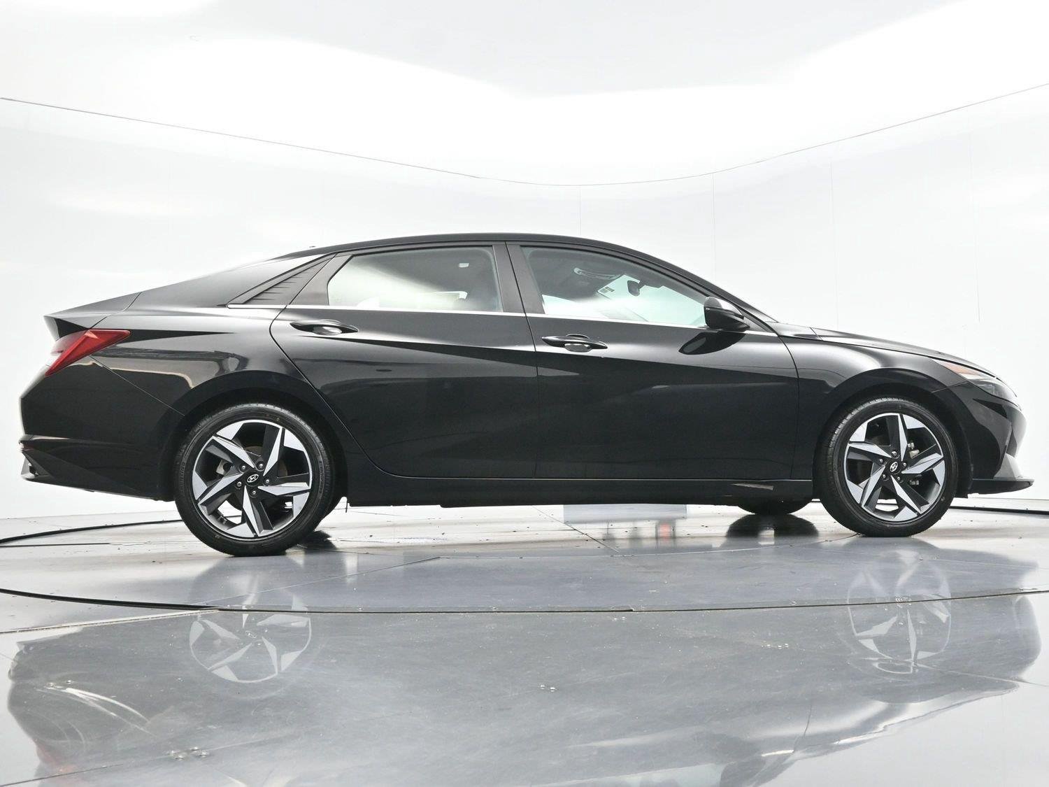 Used 2021 Hyundai Elantra Limited w/ Cargo Package FWD image 52