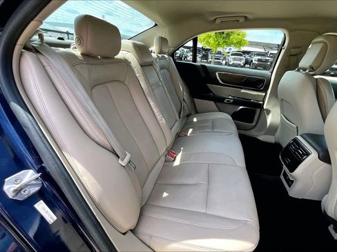 Used 2017 Lincoln Continental Select w/ Climate Package FWD image 18