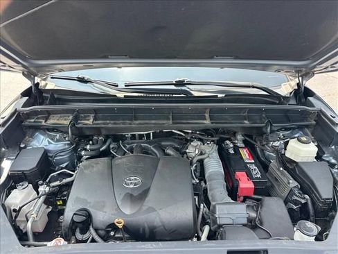 Used 2021 Toyota Highlander XLE FWD image 34